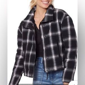 Evereve plaid jacket with pockets  EUC